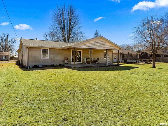 3rd image of 1227 E Locust St