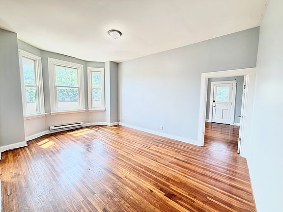 4th image of 5 W Oakwood Pl #5