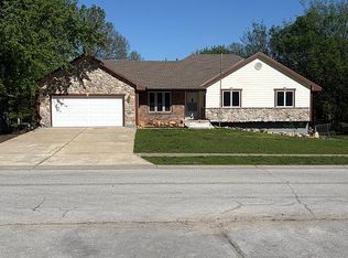 106 S Normandy Dr, Olathe, KS 66061