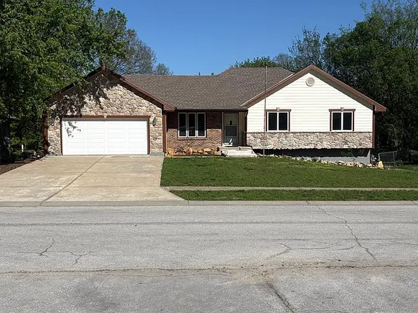 106 S Normandy Dr, Olathe, KS 66061