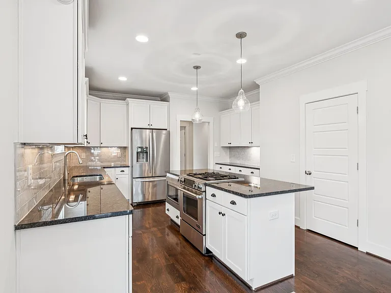 4704B Michigan Ave — Photo 15