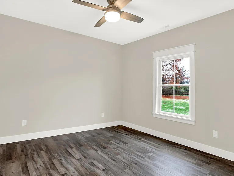 2110 S Smith Rd — Photo 15