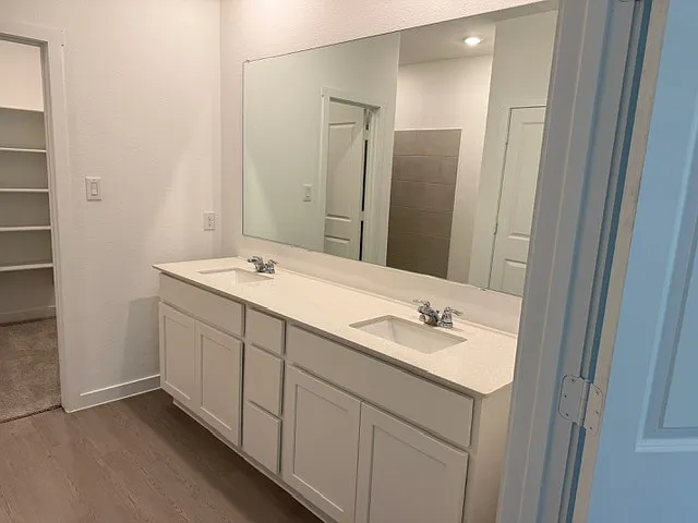 4 bed, 2062 sqft, $2,300 — Photo 4