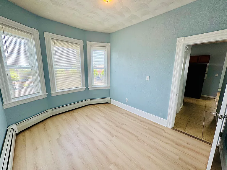 19 Spruce St #1R — Photo 8