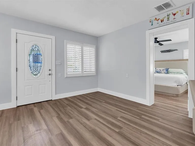 528 77th Ave — Photo 3