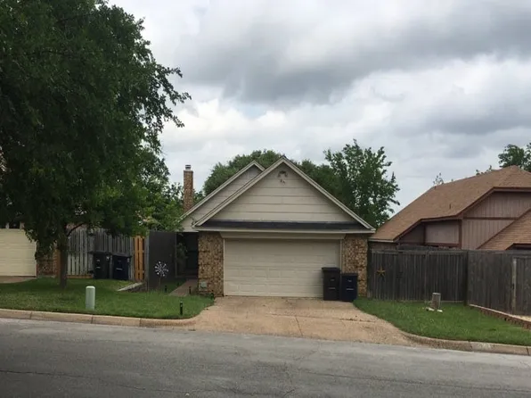 10628 Tall Oak Dr, Fort Worth, TX 76108