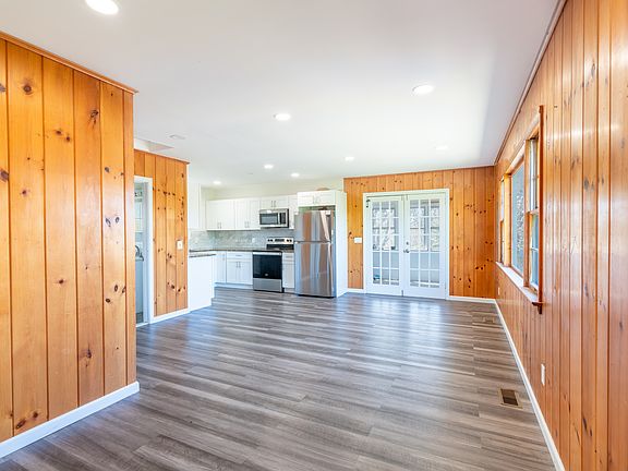 5th image of 315 Lake Dr