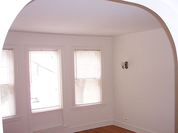 5th image of 6339 N Greenview Ave #3E