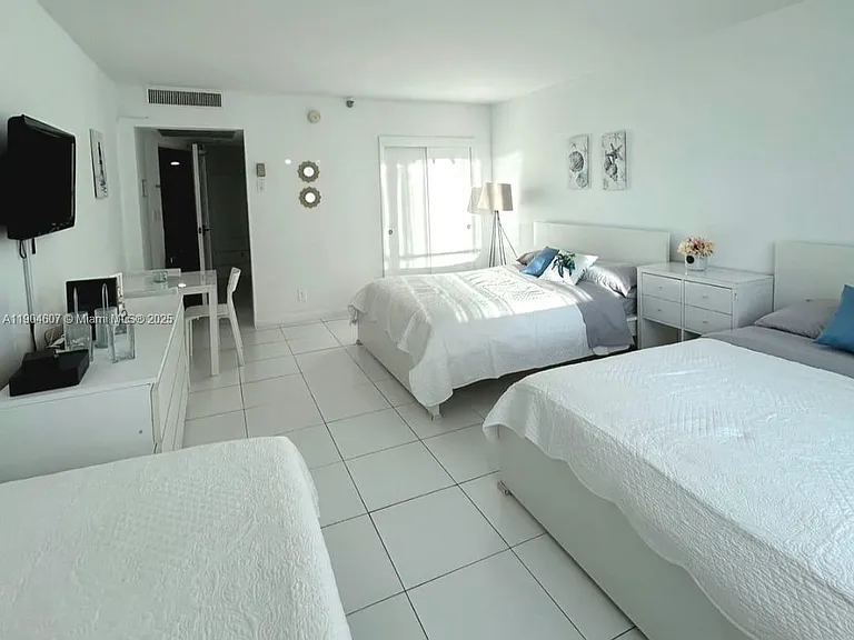 5445 Collins Ave #617 — Photo 3