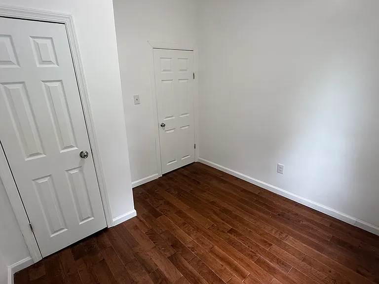 366 Howe Ave #1 — Photo 4