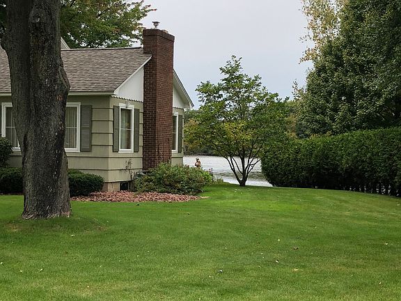 3rd image of 1911 Riverview Dr