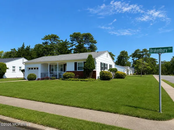 2 Brakenbury Drive, Toms River, NJ 08757