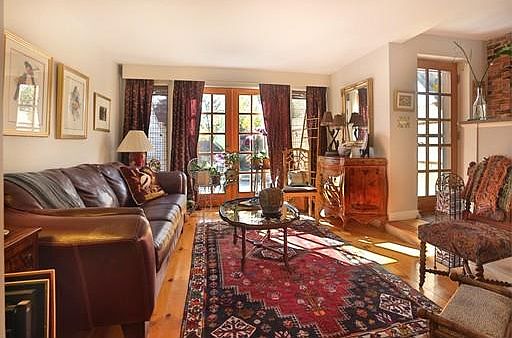 3rd image of 323 High St #1