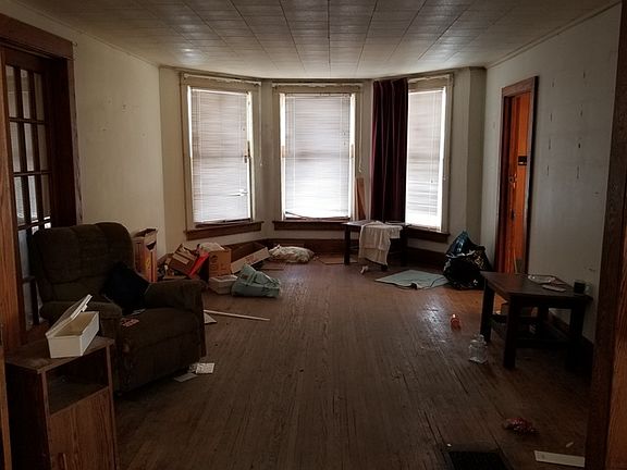 4th image of 1409 E Main St