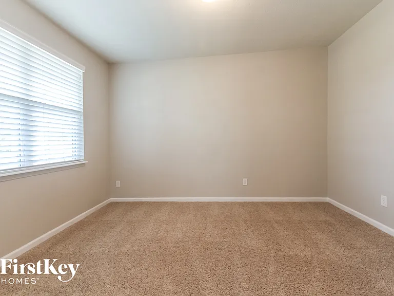 11231 Dobbins Dr — Photo 9