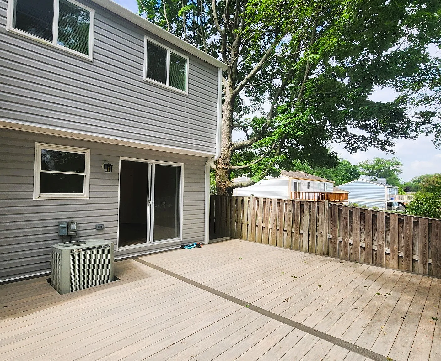 Modern 3-Level End-Unit Townhome in Germantown for Rent! — Photo 3
