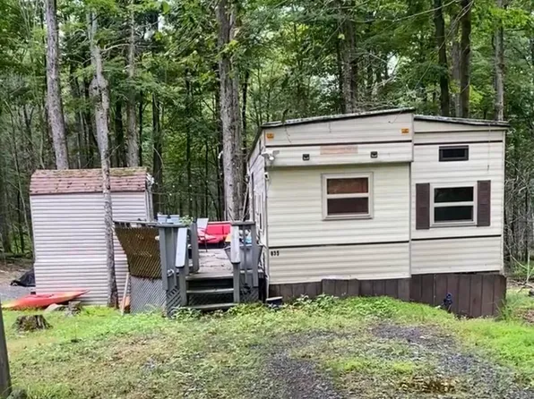 296 Trolling Ter, Gouldsboro, PA 18424