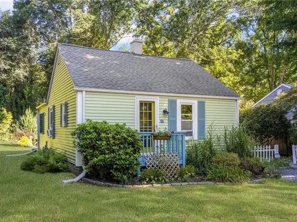 20 Samuel Rodman St, South Kingstown, RI 02879