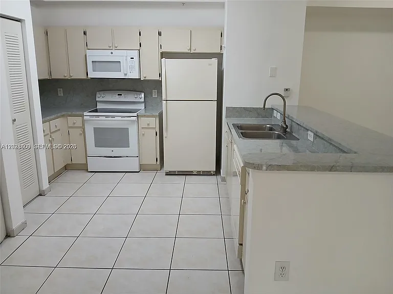 7230 NW 114th Ave #103 — Photo 5