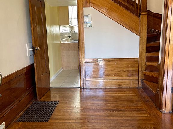 2nd image of 608 Taraval St