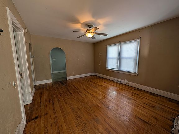 2nd image of 3840 Missouri St