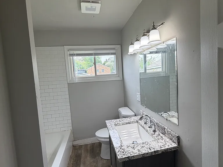 4935 Carolina St — Photo 4