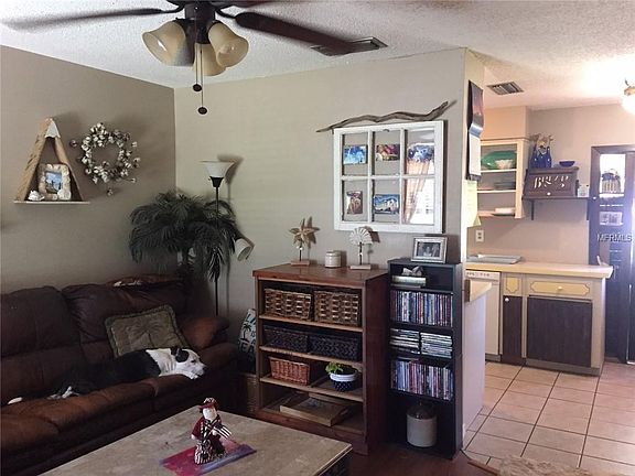 4th image of 32750 Blossom Ln