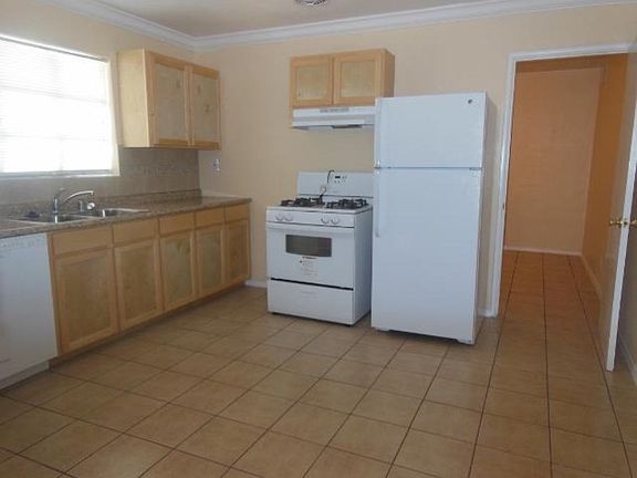 3rd image of 2330 Tremont Ave