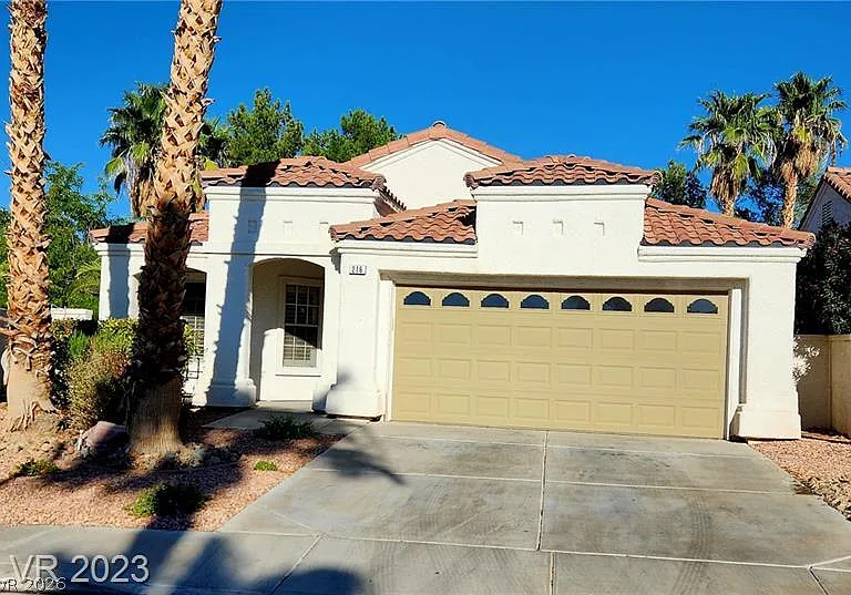 216 Misty Garden St — Photo 2
