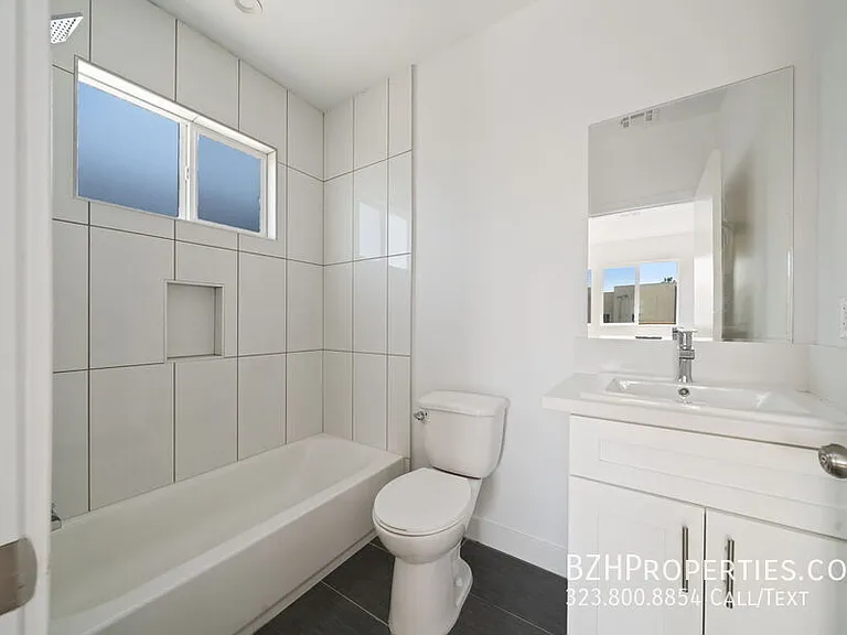 6338 Beck Ave #1/2 — Photo 11