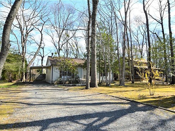 3rd image of 213 Salt Forest Ln