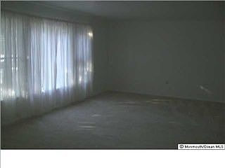 2nd image of 113 Greenwood Ln