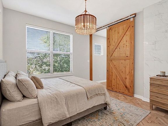 4th image of 622 Hemphill St APT 200