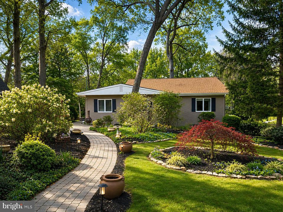1st image of 60 Laurel Dr