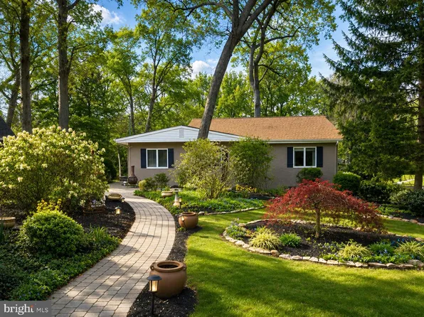 60 Laurel Dr, Monroeville, NJ 08343