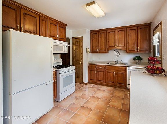 3rd image of 1518 Carlton Ct