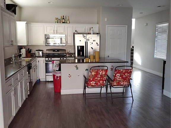 3rd image of 6146 Glenborough St