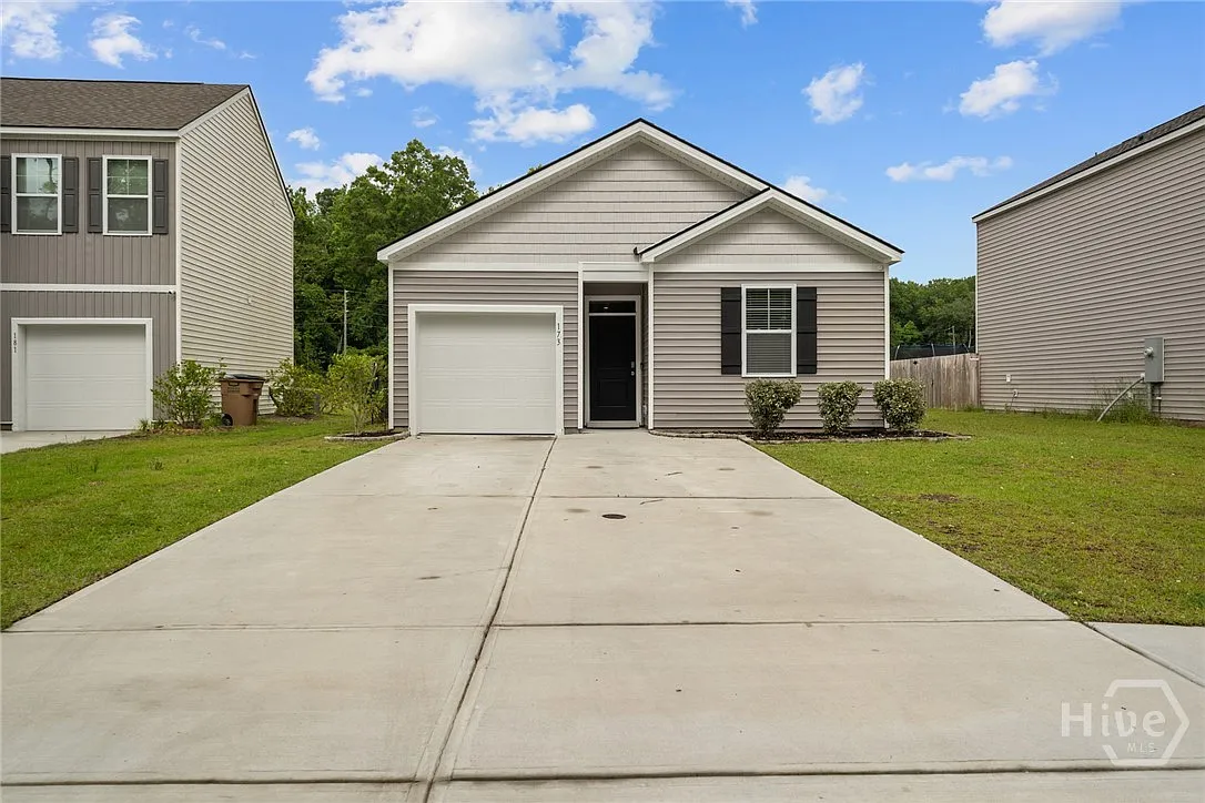 4 bed, 2.0 bath, 1463 sqft, $2,095 — Photo 1