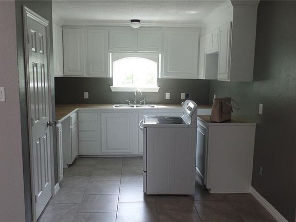 4th image of 9324 Beacon Hill Cir