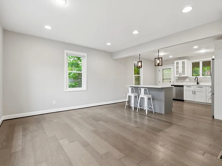 10 Birch Ave — Photo 26