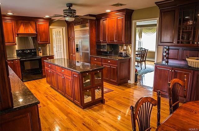 1st image of 60 Florance Dr