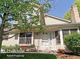 27W226 Ash Ct, Winfield, IL 60190