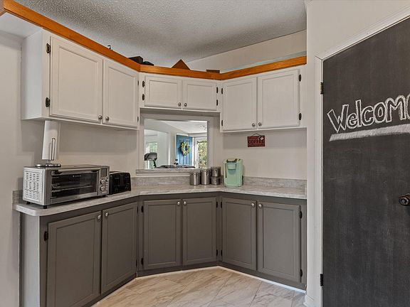 3rd image of 21864 McCain Ln