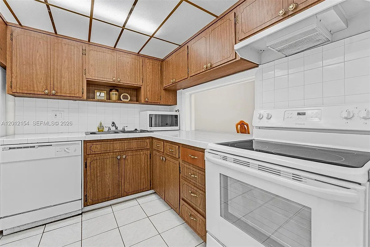 Building Photo - 330 SE 2nd St #103G