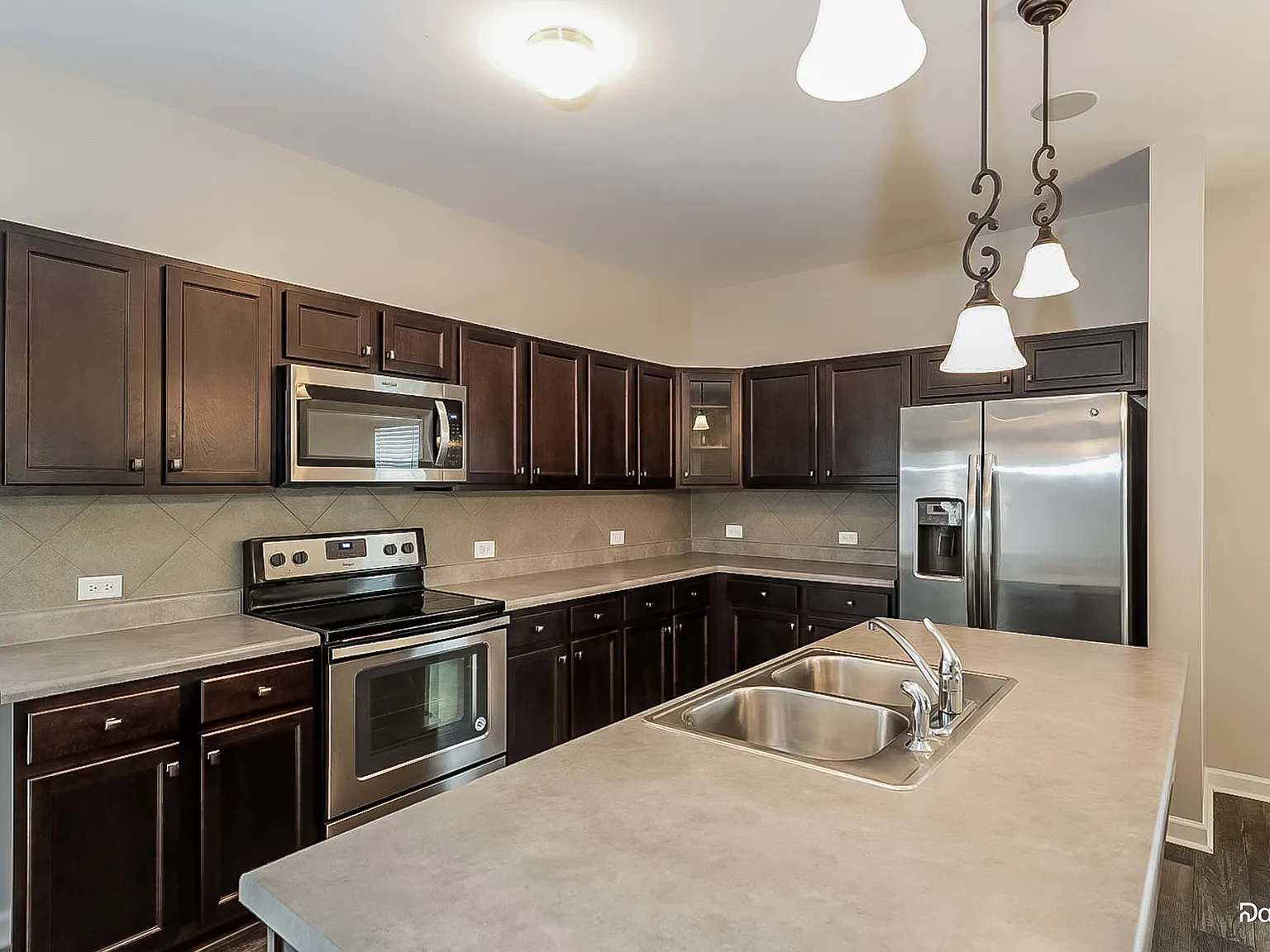 3 bed, 2.5 bath, 2040 sqft, $2,045 — Photo 4