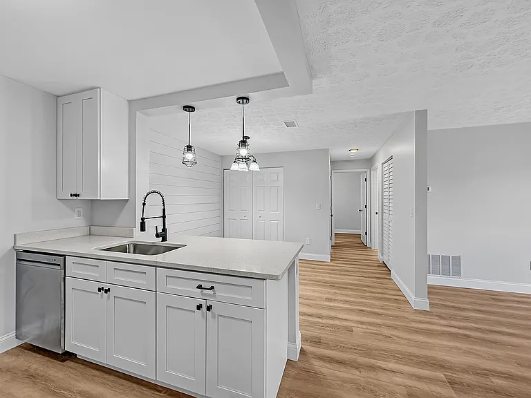 Springview Apartments — Photo 12