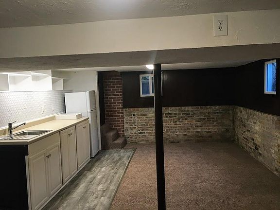 2nd image of 130 E Whitlock Ave
