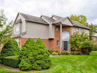 54683 Four Seasons Dr, Shelby Township, MI, 48316