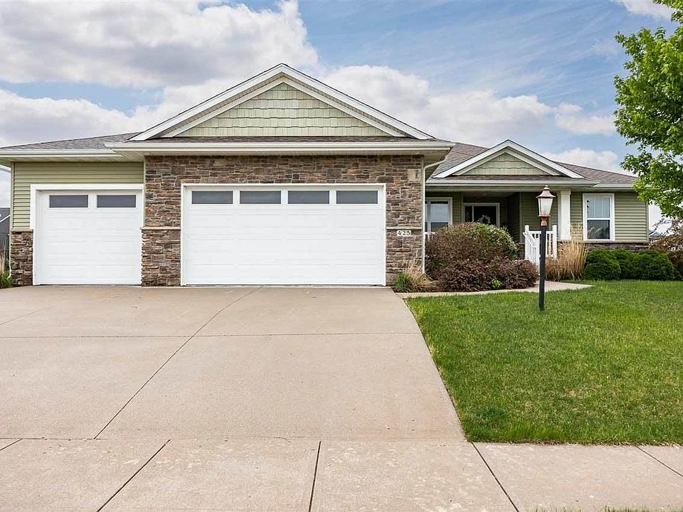 1st image of 425 Carlyle Dr