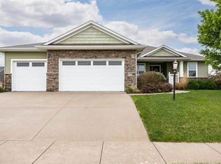 425 Carlyle Dr, North Liberty, IA 52317